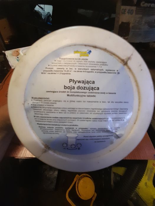 Pływająca boja dozująca do basenu