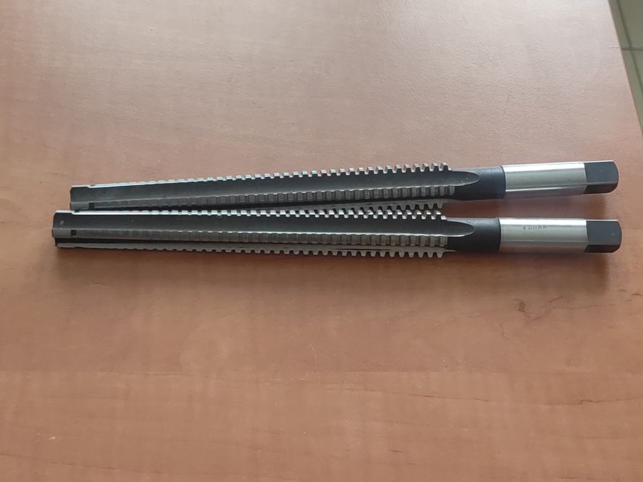 Gwintownik maszynowy TR 24x5 7H HSS