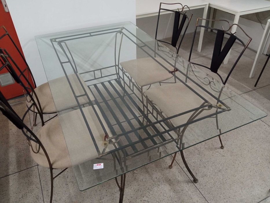 Mesa de jantar + 4 cadeiras
