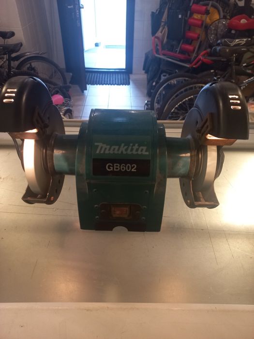 Точильний станок MAKITA