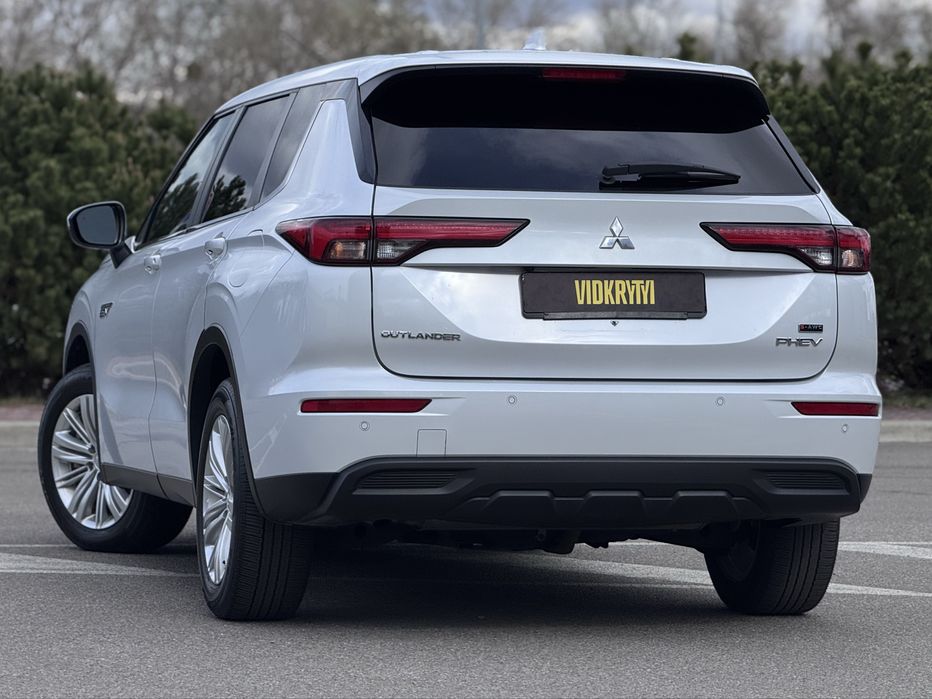 Mitsubishi Outlander EV, 2023 року, 2.4 плагін-гібрид автомат 4wd 34км