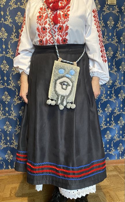 Сумка-кишеня, тайстра з овечкою і квіткою. Килимова ручна вишивка.
