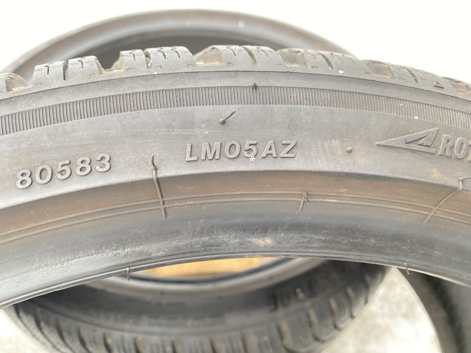 Зимняя резина Bridgestone 245.35.19. Пара.