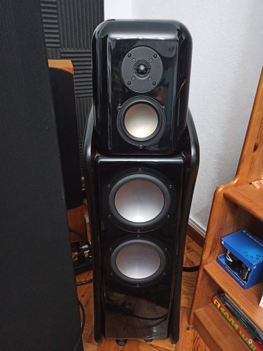 Revel última studio 1