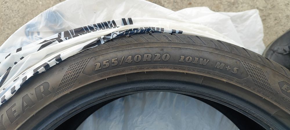 Резина Good year  255/40R20