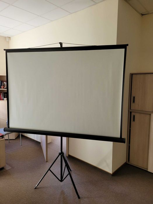 Ekran przenośny ze stojakiem Buenoscreen