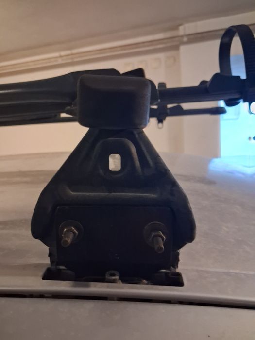 Vendo Barras de tejadilho e 2 suportes de bicicleta