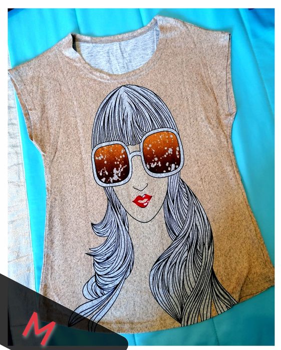 T-shirt "Charme" - Tamanho M (Nova)