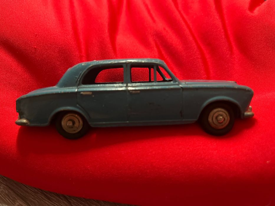 Dinky toys peugeot 403 raro