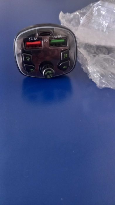 Carregador USB carro e música
