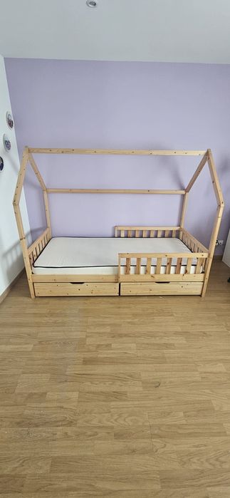 Cama montessori com gavetas