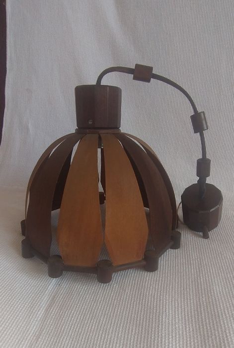 Drewniana lampa wisząca