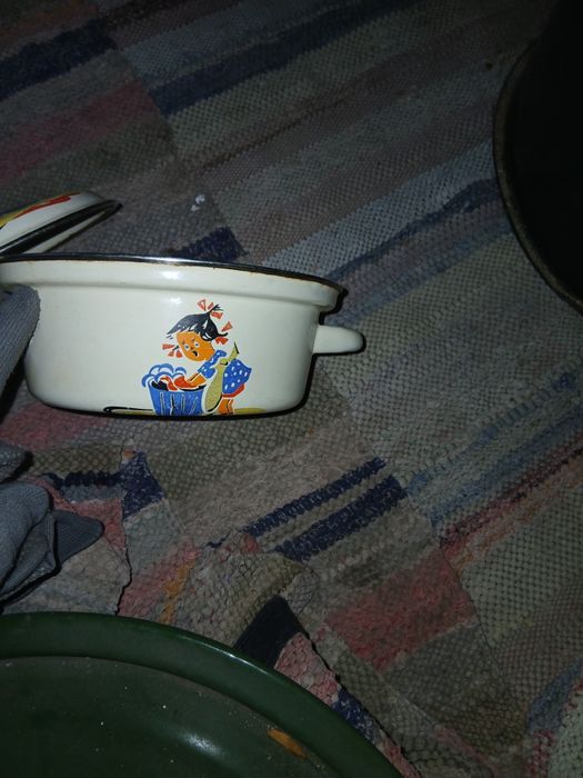 Каструлі алюмінієві, чавуни.