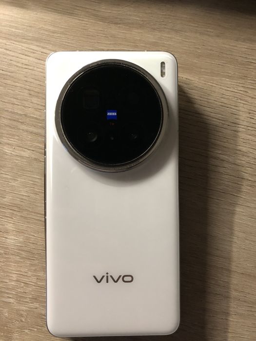 Vivo x200 pro 16/512 white