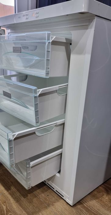 Niska zamrażarka szufladowa, wolnostojąca Miele 12020S, 4 szuflady