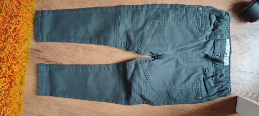Spodnie chłopięce 104 skiny