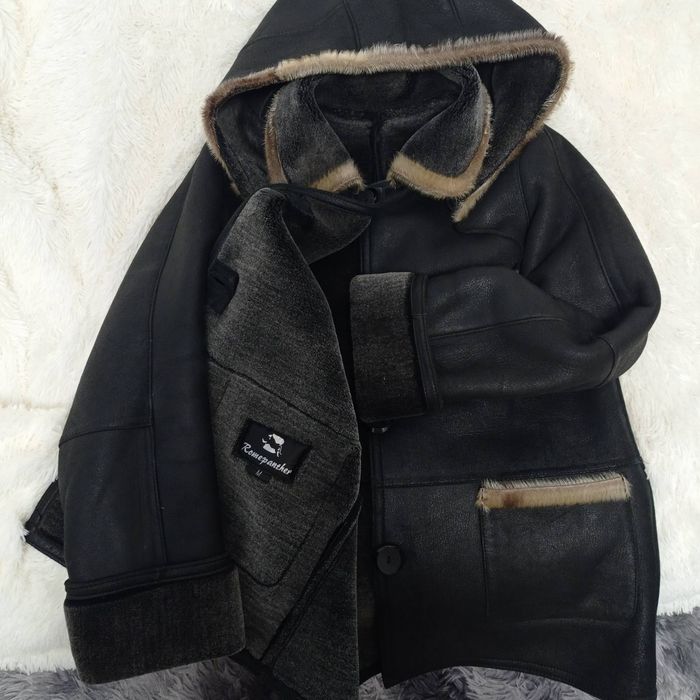 Дублёнка натуральная очень теплая.