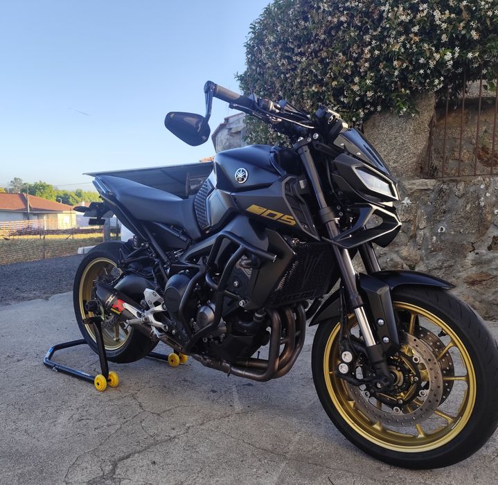 Yamaha mt09 akrapovic