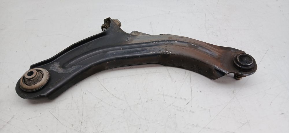 Braço de suspensão frente esquerdo RENAULT Clio IV (BH_)