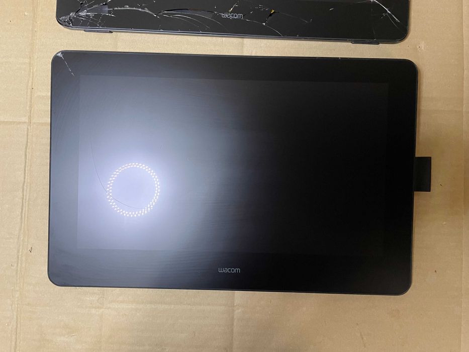 Tablet graficzny Wacom Cintiq Pro 16 UHD USZKODZONE na części 2 sztuki