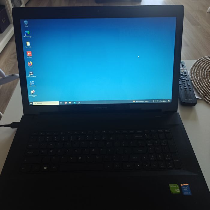 Laptop Lenovo G70-70 80HW i5 / 8GB RAM / 1TB HDD / NVIDIA GT 820M + oryginalna ładowarka
