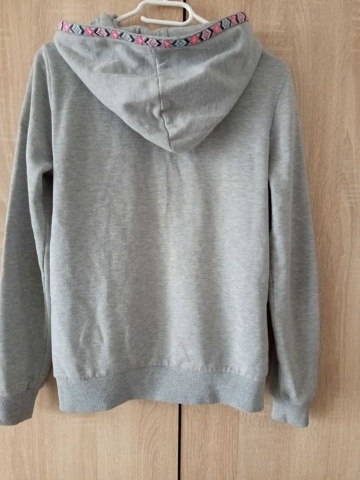Szara bluza rozpinana z kapturem Cropp r. S