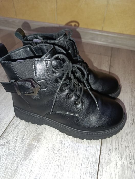 Продам ботинки весняні демісезонні)для дівчинки устілка 19см(