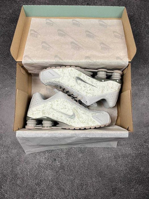 Nike Shox R4 Flat Pewter Floral Beige | Кросівки Найк Шокс R4 — у бежевому кольорі