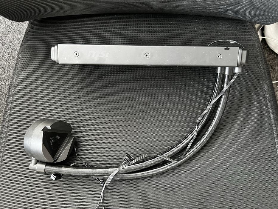 Система водяного охолодження MSI MAG CoreLiquid 240R