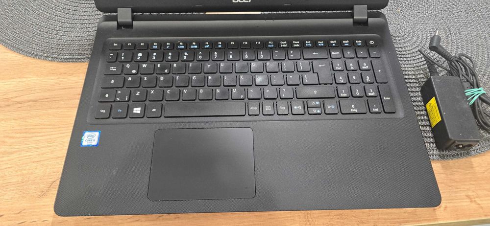 Acer Aspire ES1-572 Intel i3-6006U / 8GB RAM / 128GB SSD / Win10 Pro
