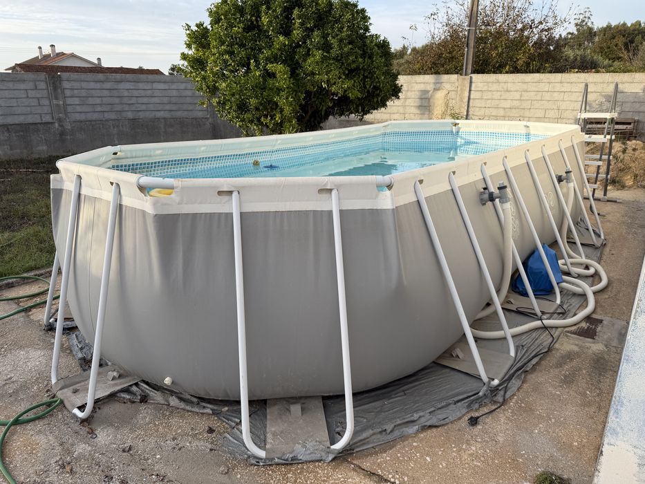 Piscina Intex com bomba