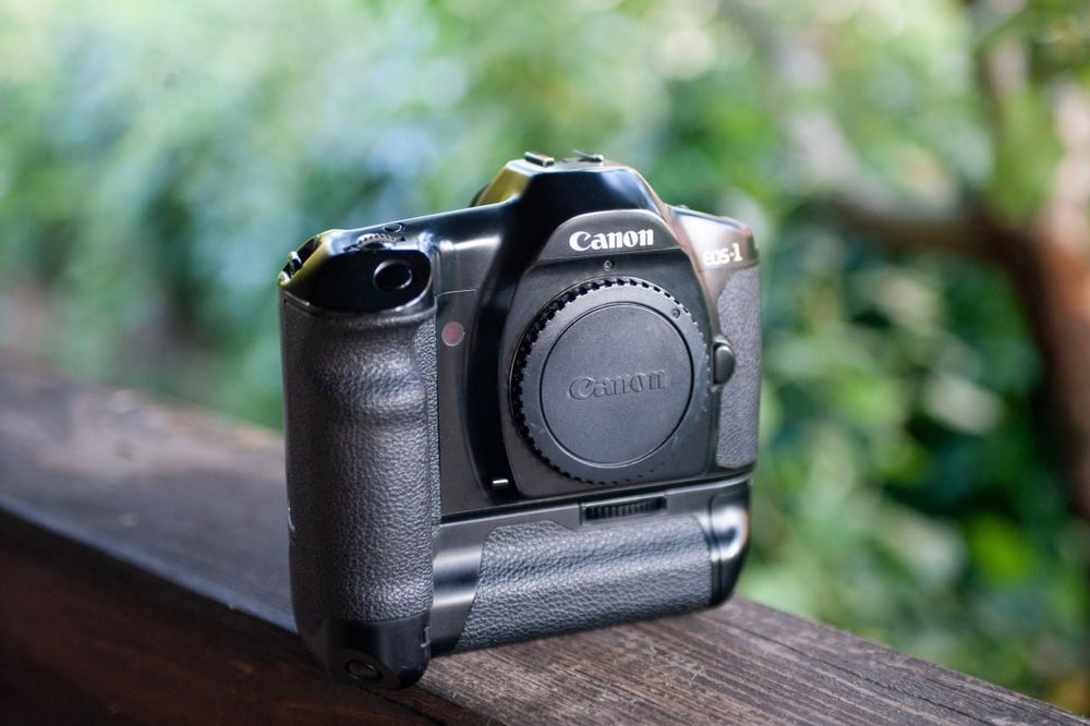 Canon eos 1 професійна плівкова фотокамера