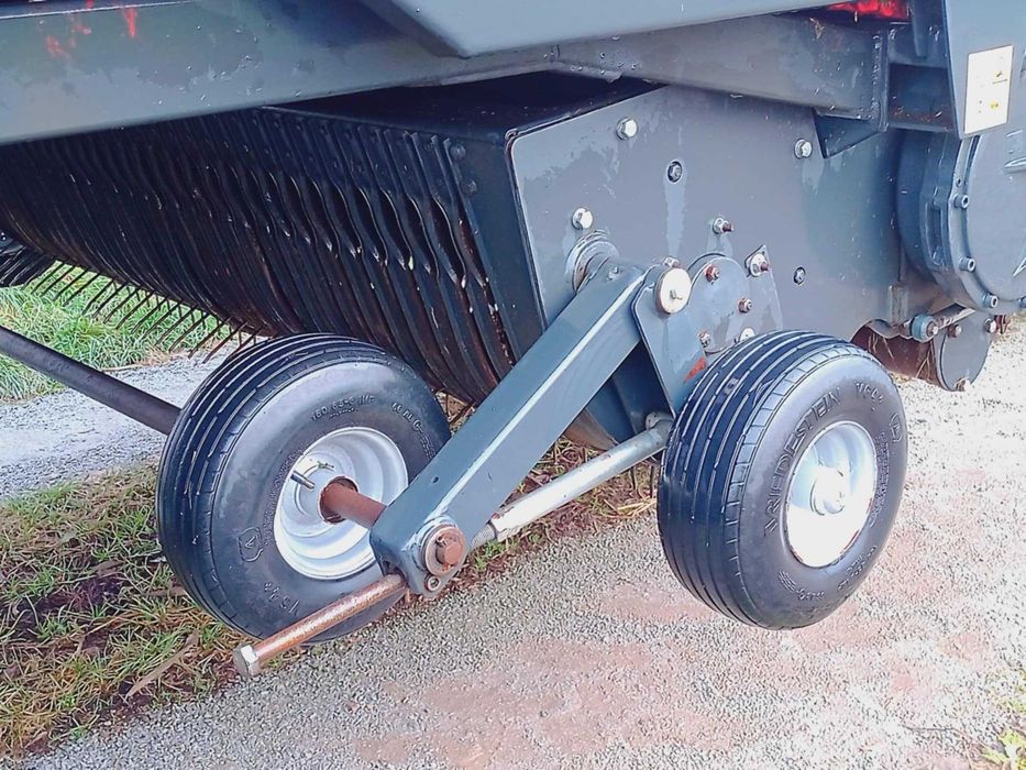 Przyczepa zbierająca  Pottinger, Strautmann, Schuitemaker Rapide 660,