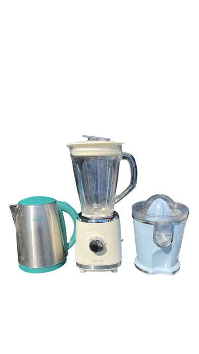 Chaleira liquidificador e espremedor tudo 40€