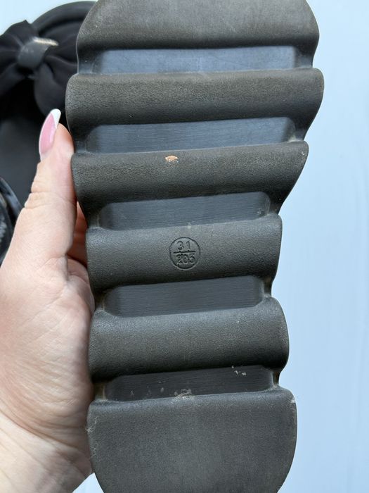 Босоніжки на дівчинку