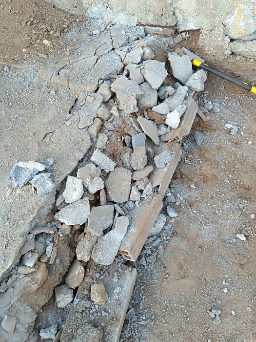 Faço cargas de todo tipo de material verdes entulho madeira
Pequenas e grandes demoliçoes 
Limpeza de terrenos
Limpeza de casas
Limpeza de mato 
Todo