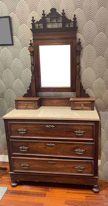 Toucador de madeira maciça antigo vintage com Espelho em ótimo estado