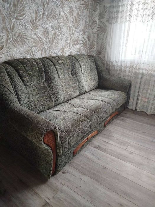 Диван в гарному стані