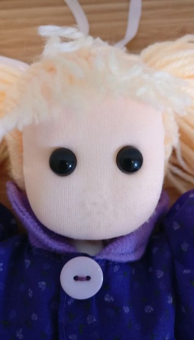 Boneca de Pano Decorativa – 31 cm | Pode Pendurar na Parede