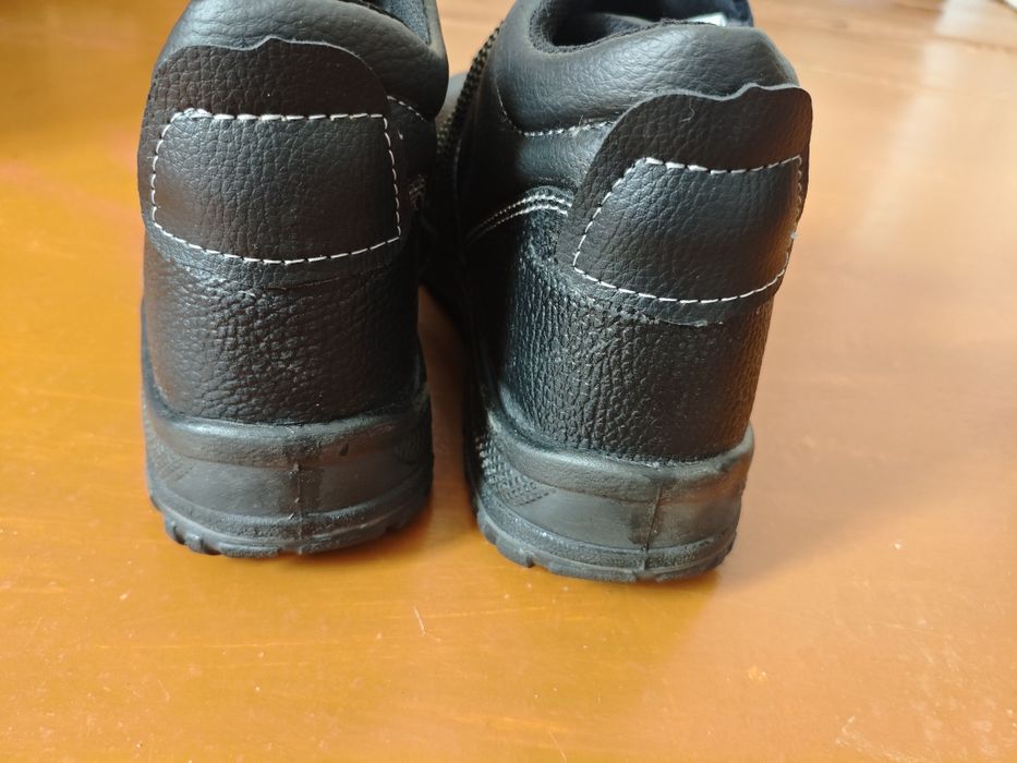 Робоче чоловіче  взуття ( нове)