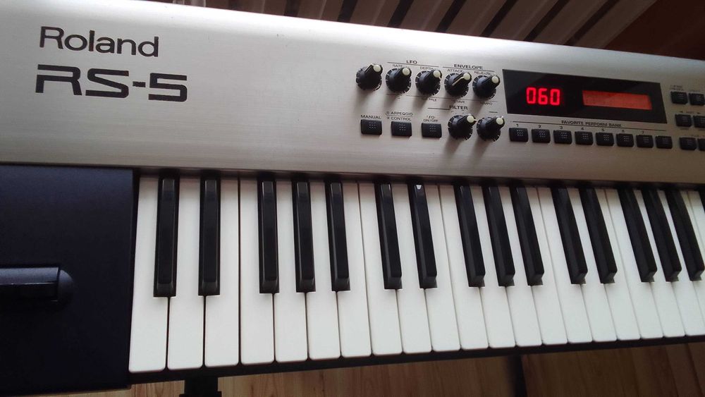 Roland RS5 syntezator