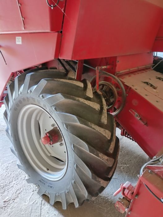 Kombajn    MF 240