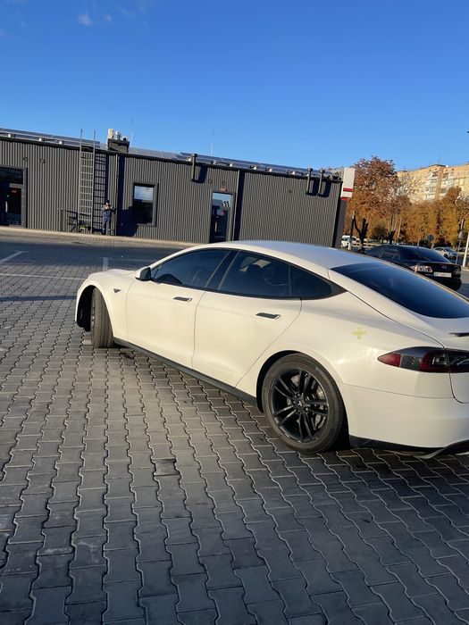Tesla model S 75kv
