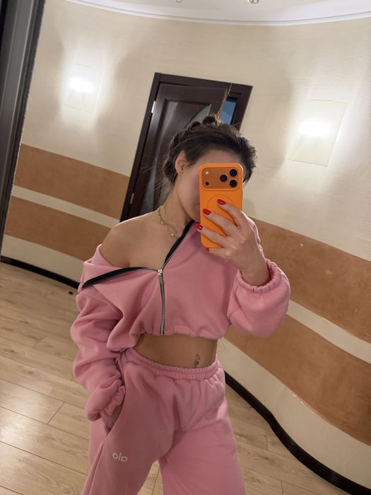Теплый розовый костюм на флисе бренда alo adidas lior