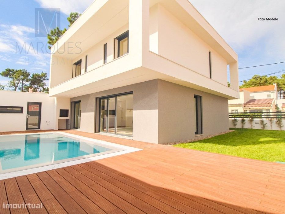 Moradia Isolada T4 com Garagem, Jardim e Piscina na Aroeira