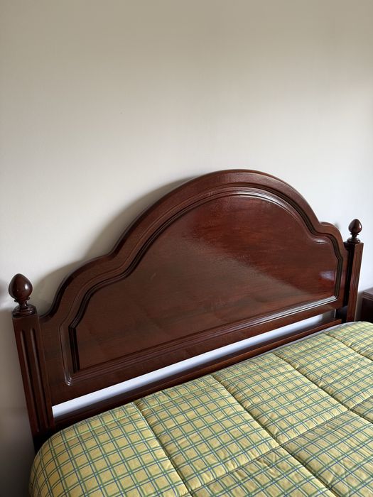 Cama de casal, com ou sem colchão