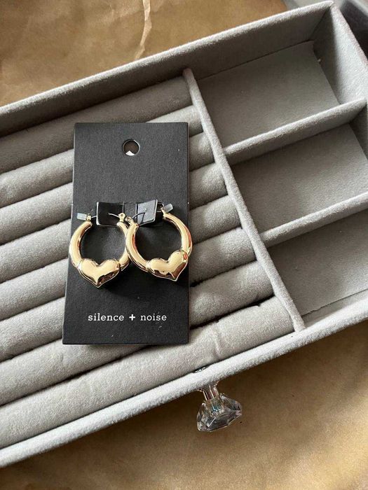 стильні сережки від urban outfitters