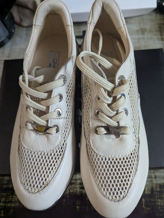 Новые  стильные кросовки