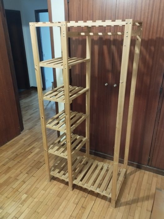 Roupeiro em madeira para venda