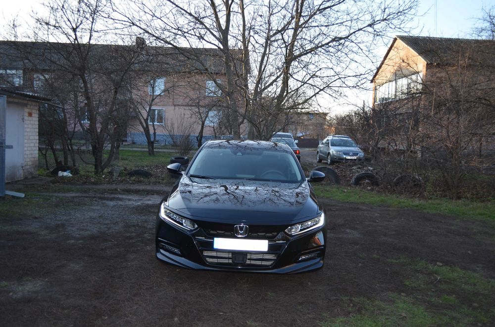 Honda Accord 2019 VIN 1HGCV1F11KA087216 фото оголошення 2 з 17